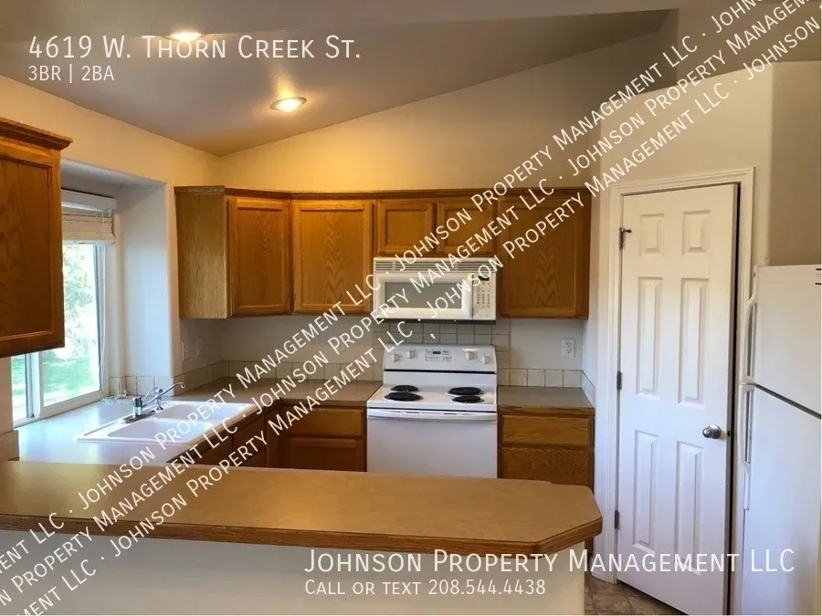 3 Bed 2 Bath Modern Contemporary Residence in Meridian, ID - 4