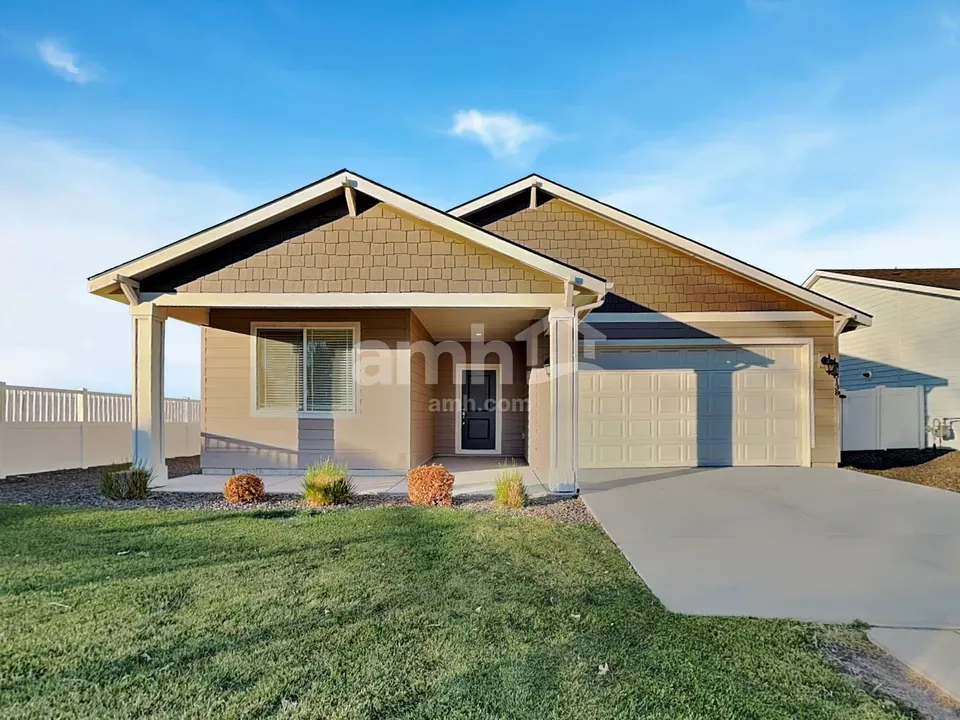 3 Bed 2 Bath Modern Contemporary Residence in Meridian, ID - 1