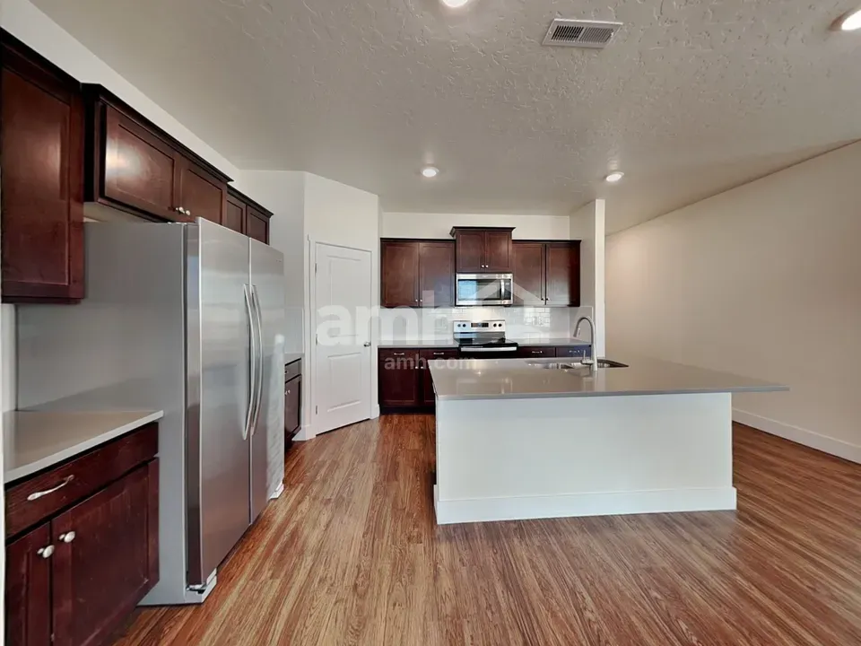 3 Bed 2 Bath Modern Contemporary Residence in Meridian, ID - 4