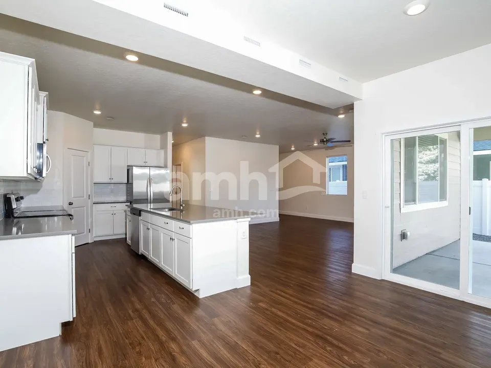 3 Bed 2 Bath Modern Contemporary Residence in Meridian, ID - 4