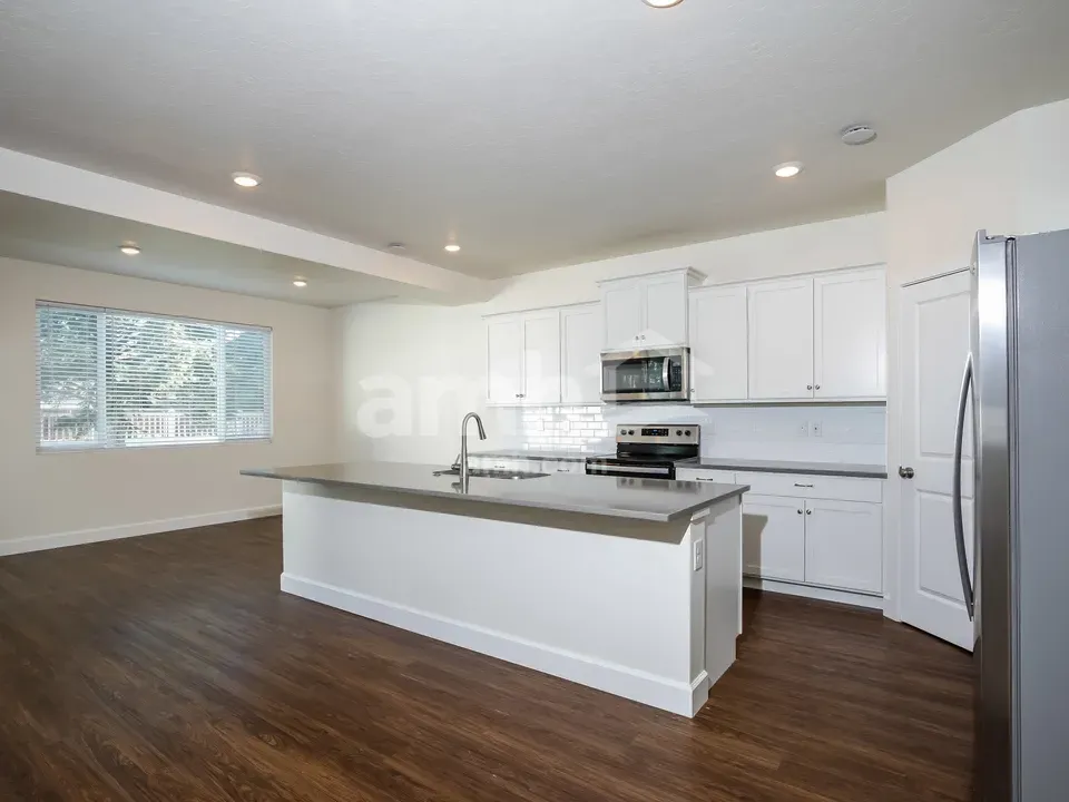 3 Bed 2 Bath Modern Contemporary Residence in Meridian, ID - 5