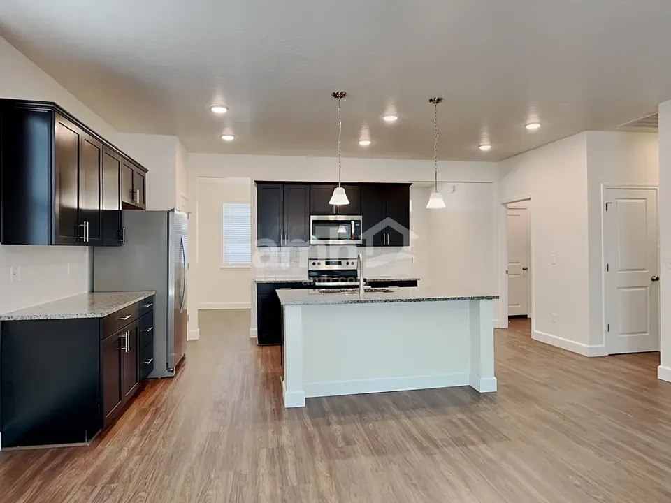 3 Bed 2 Bath Modern Contemporary Residence in Meridian, ID - 4