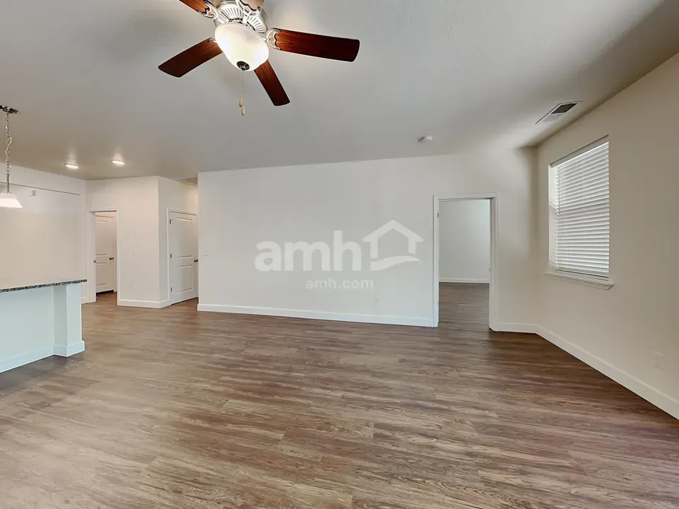3 Bed 2 Bath Modern Contemporary Residence in Meridian, ID - 5