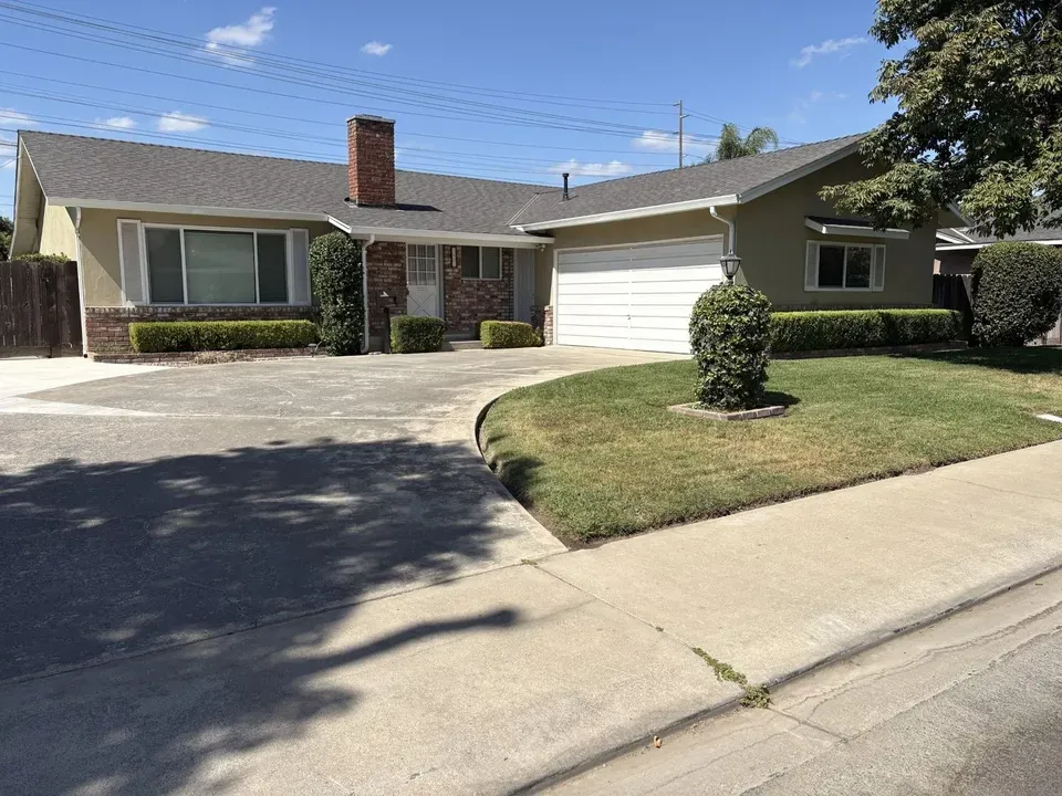 3 Bed 2 Bath Modern Contemporary Residence in Modesto, CA - 1