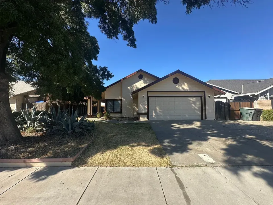 3 Bed 2 Bath Modern Contemporary Residence in Modesto, CA