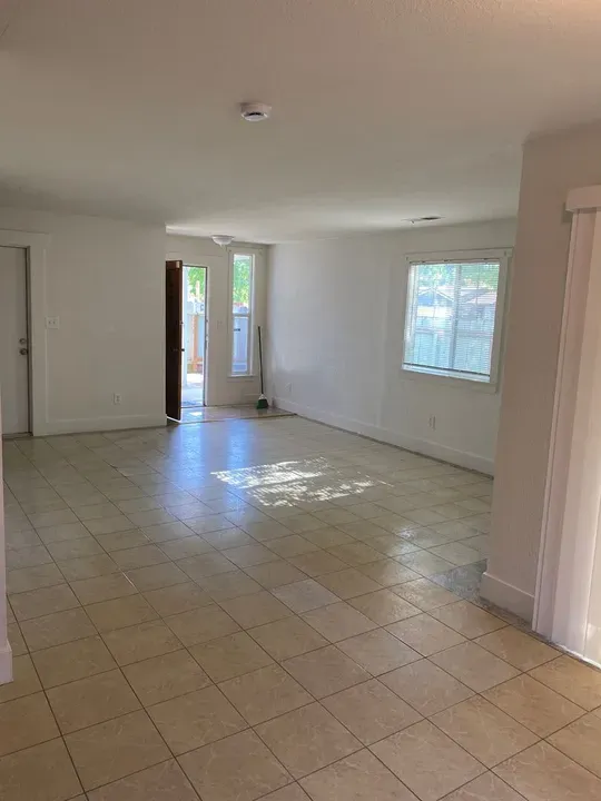 3 Bed 2 Bath Modern Contemporary Residence in Modesto, CA