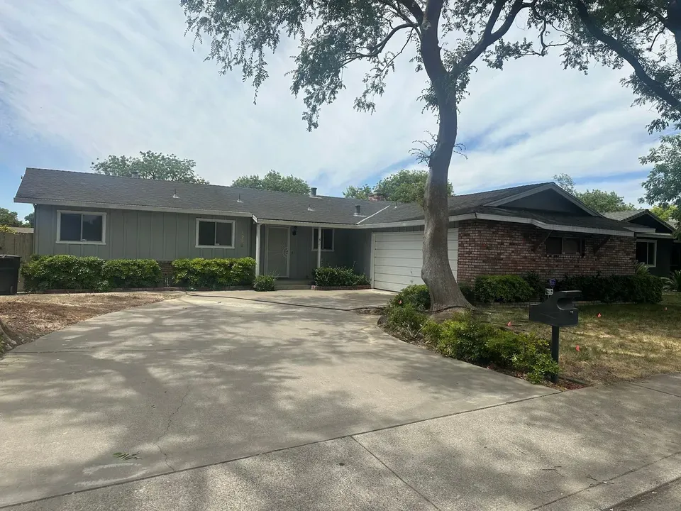 3 Bed 2 Bath Modern Contemporary Residence in Modesto, CA