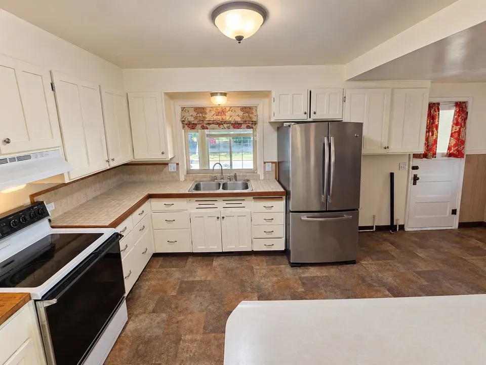 3 Bed 2 Bath Modern Contemporary Residence in Nampa, ID - 2