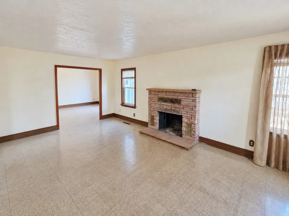3 Bed 2 Bath Modern Contemporary Residence in Nampa, ID - 4