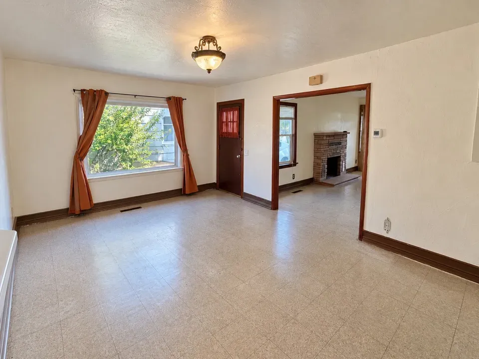 3 Bed 2 Bath Modern Contemporary Residence in Nampa, ID - 5