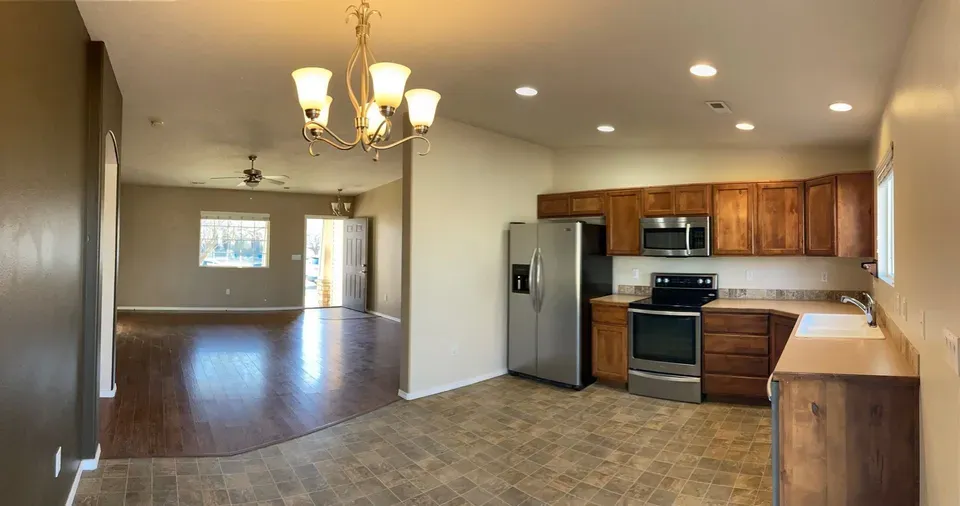 3 Bed 2 Bath Modern Contemporary Residence in Nampa, ID - 5
