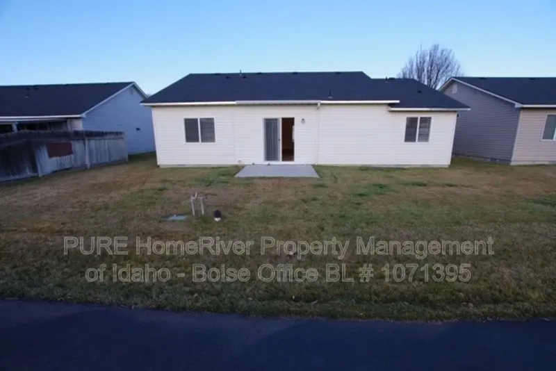 3 Bed 2 Bath Modern Contemporary Residence in Nampa, ID - 2