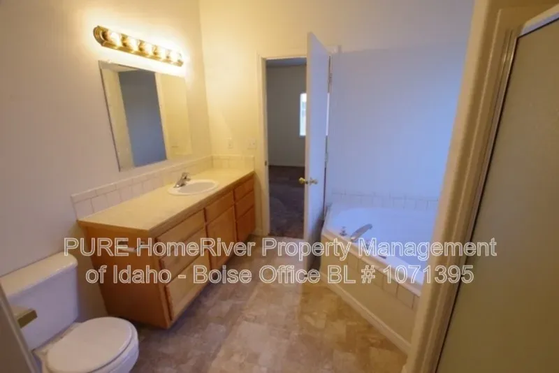 3 Bed 2 Bath Modern Contemporary Residence in Nampa, ID - 5