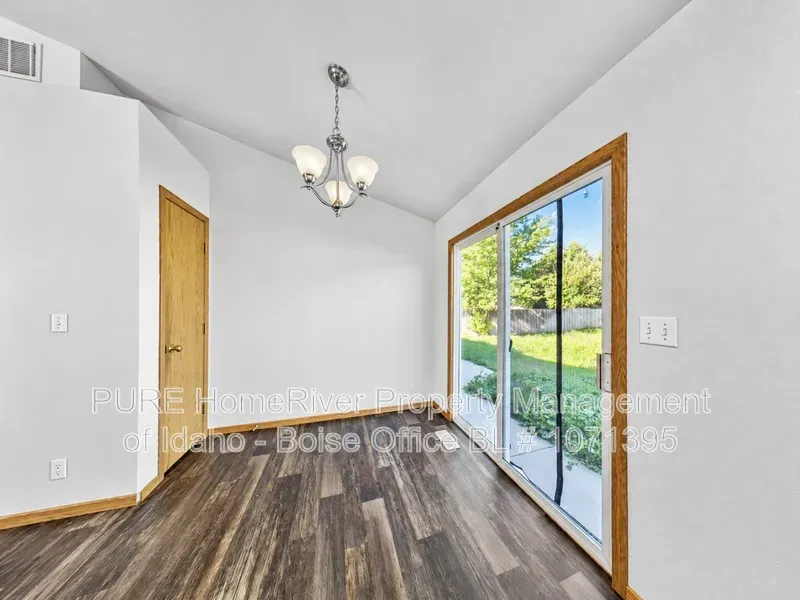 3 Bed 2 Bath Modern Contemporary Residence in Nampa, ID - 4