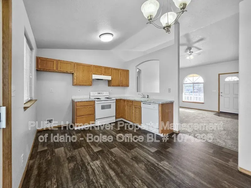 3 Bed 2 Bath Modern Contemporary Residence in Nampa, ID - 5