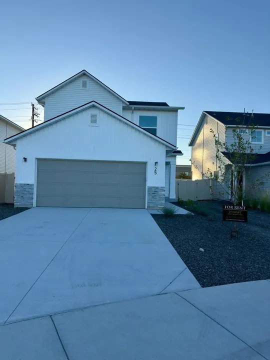 3 Bed 2 Bath Modern Contemporary Residence in Nampa, ID - 2
