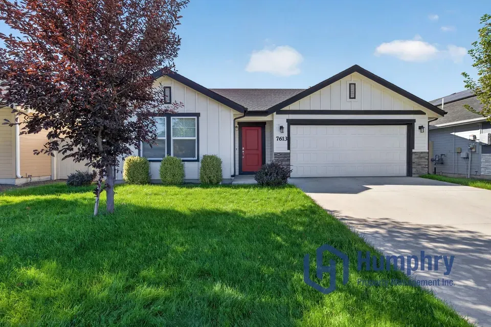 3 Bed 2 Bath Modern Contemporary Residence in Nampa, ID