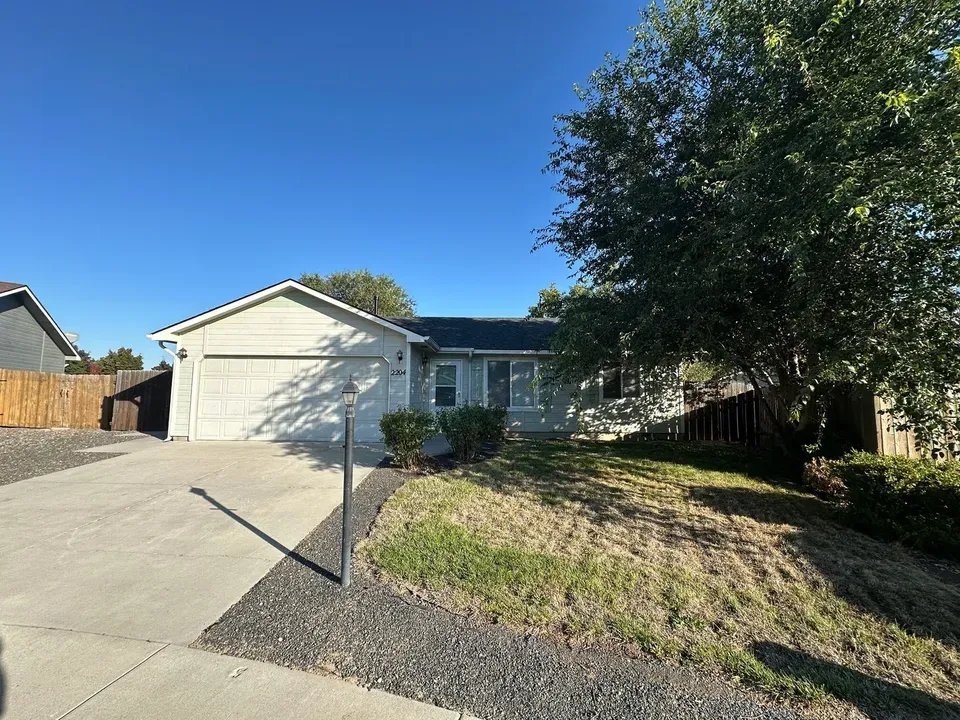 3 Bed 2 Bath Modern Contemporary Residence in Nampa, ID