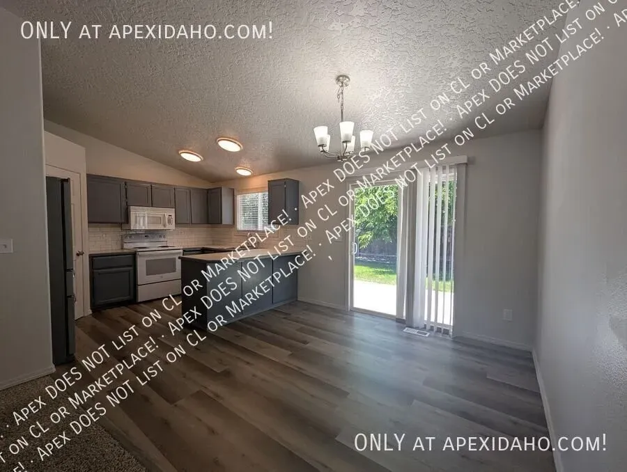 3 Bed 2 Bath Modern Contemporary Residence in Nampa, ID - 3