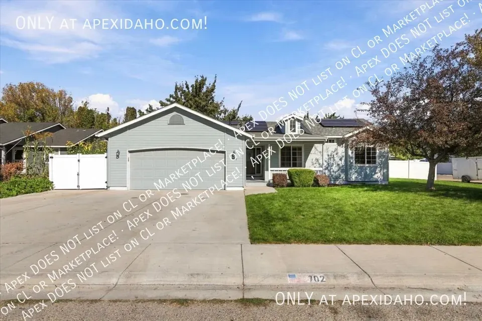 3 Bed 2 Bath Modern Contemporary Residence in Nampa, ID