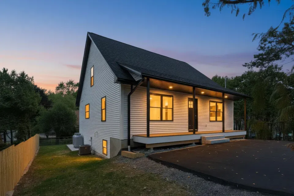 3 Bed 2 Bath Modern Contemporary Residence in Nashua, NH