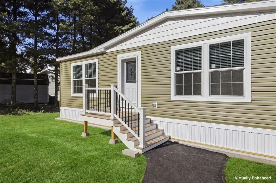 3 Bed 2 Bath Modern Contemporary Residence in Nashua, NH - 2
