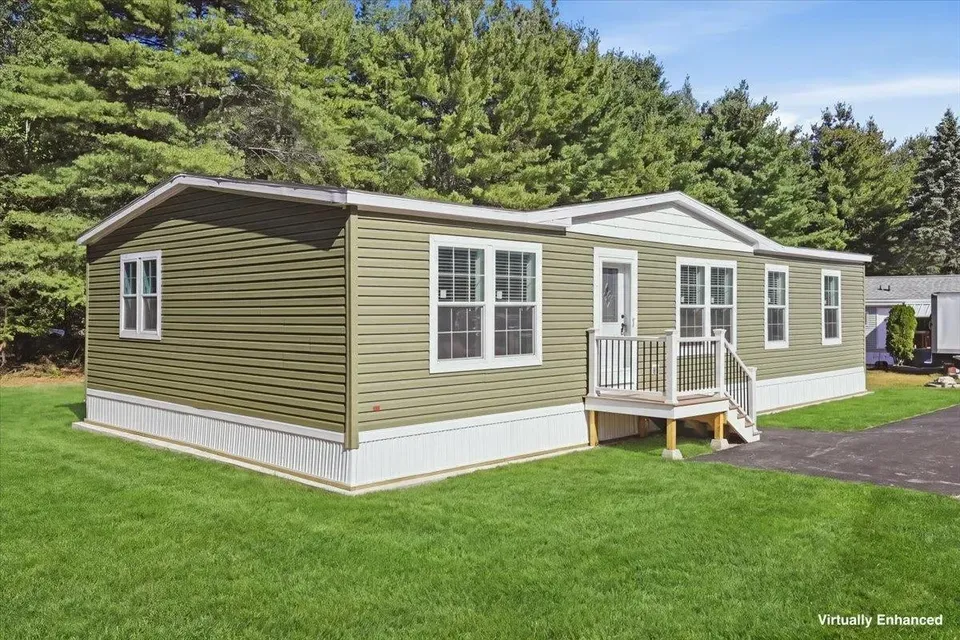 3 Bed 2 Bath Modern Contemporary Residence in Nashua, NH - 3