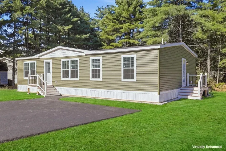 3 Bed 2 Bath Modern Contemporary Residence in Nashua, NH - 4