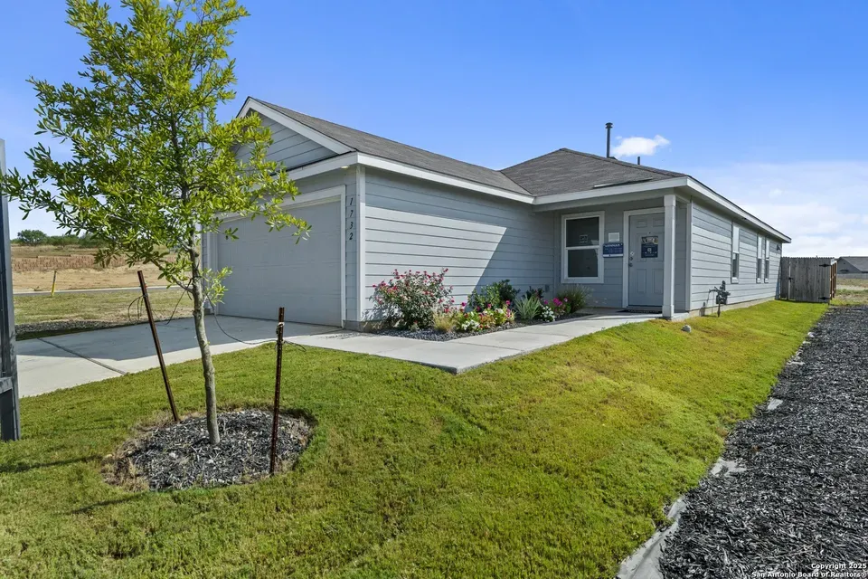 3 Bed 2 Bath Modern Contemporary Residence in New Braunfels, TX - 1