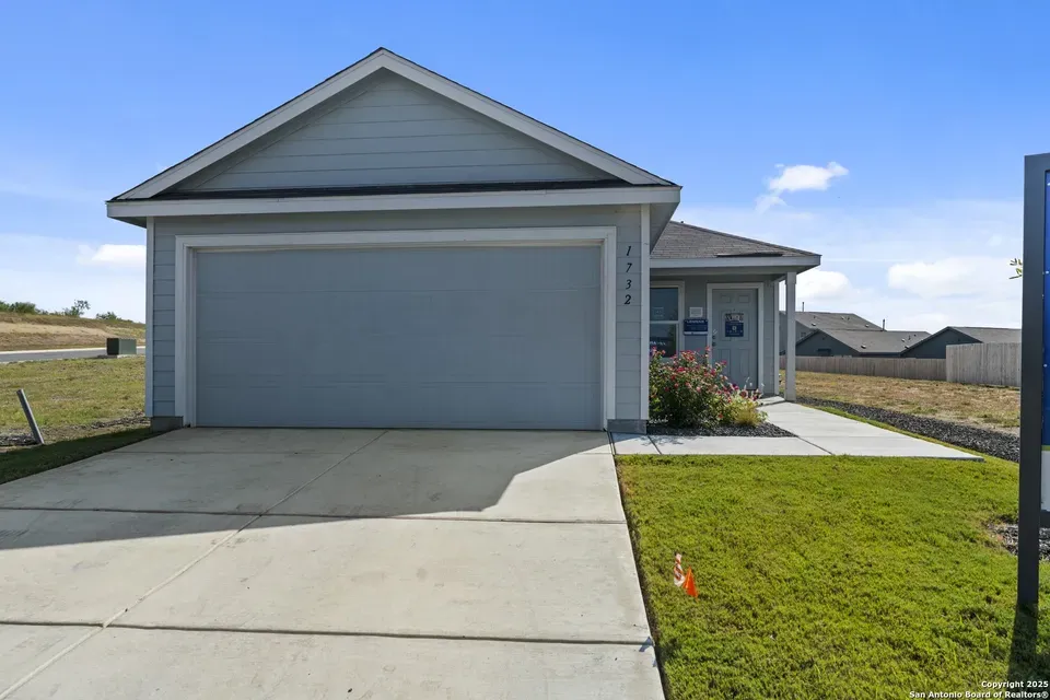 3 Bed 2 Bath Modern Contemporary Residence in New Braunfels, TX - 2