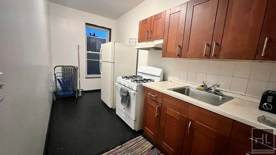 3 Bed 2 Bath Modern Contemporary Residence in New York, NY - 1