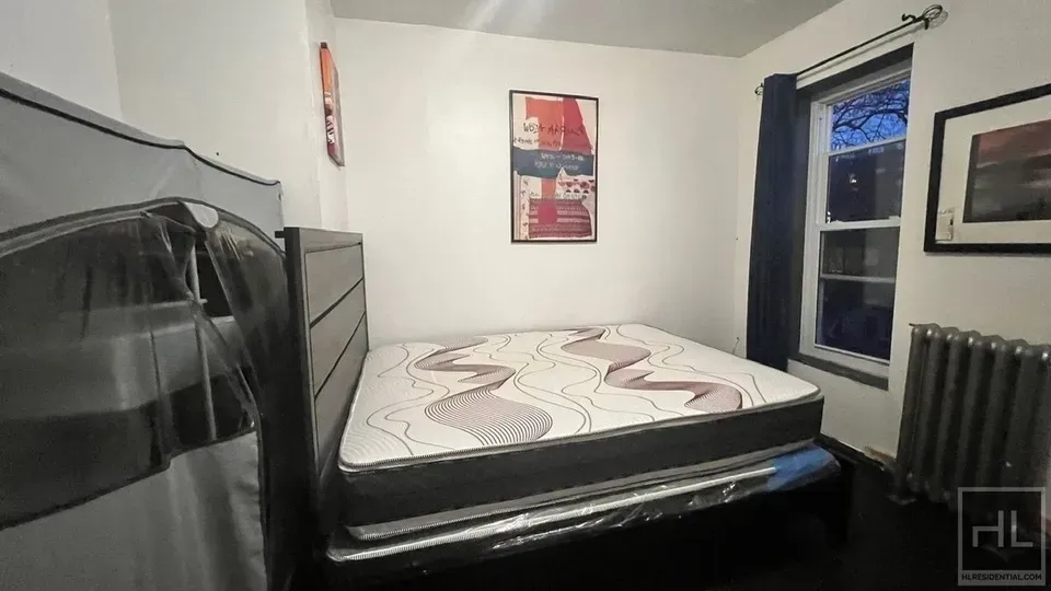3 Bed 2 Bath Modern Contemporary Residence in New York, NY - 2