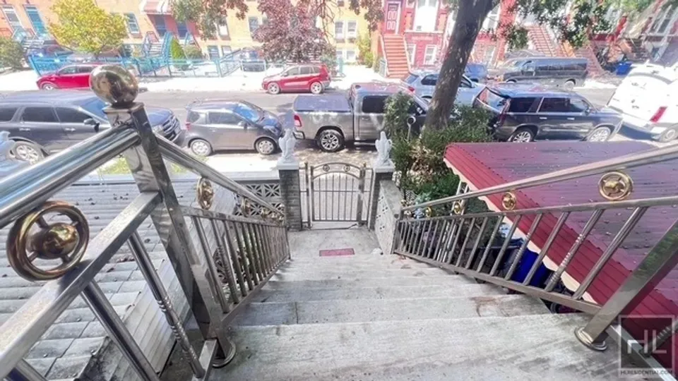 3 Bed 2 Bath Modern Contemporary Residence in New York, NY - 3