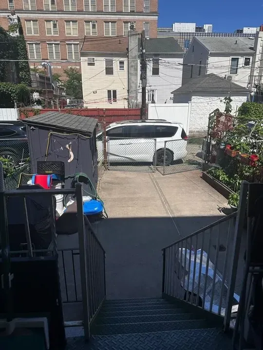 3 Bed 2 Bath Modern Contemporary Residence in New York, NY - 5