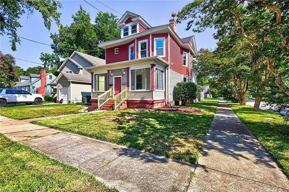 3 Bed 2 Bath Modern Contemporary Residence in Norfolk, VA