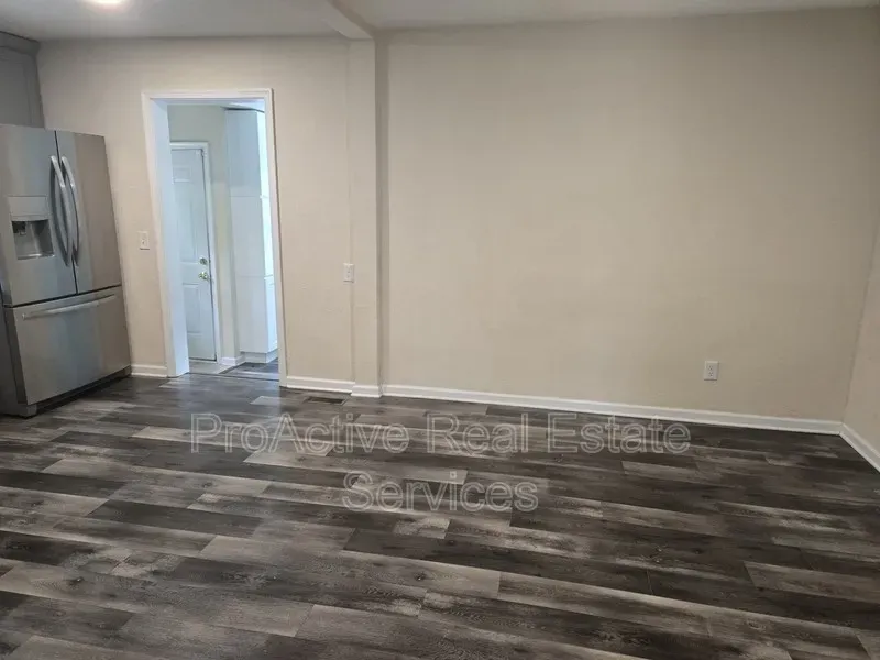 3 Bed 2 Bath Modern Contemporary Residence in Norfolk, VA - 5