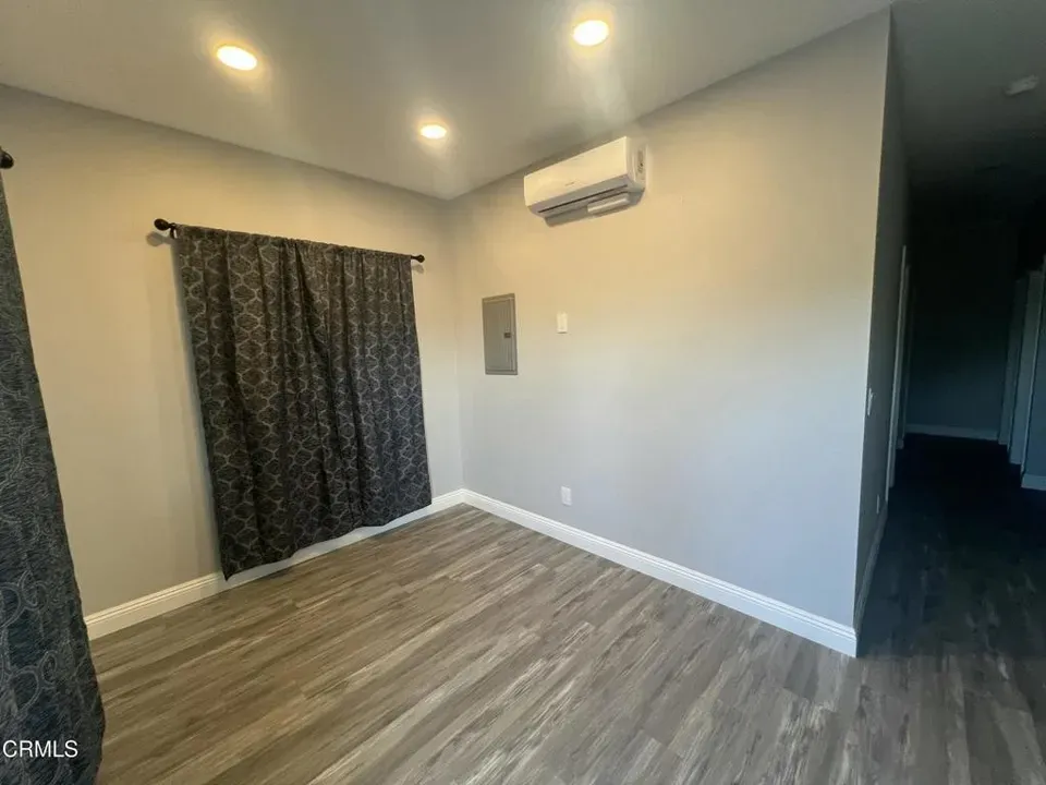 3 Bed 2 Bath Modern Contemporary Residence in Oxnard, CA - 2