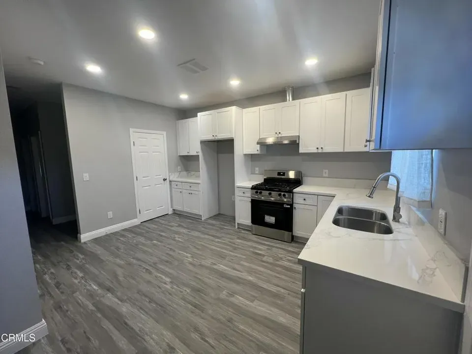 3 Bed 2 Bath Modern Contemporary Residence in Oxnard, CA - 4