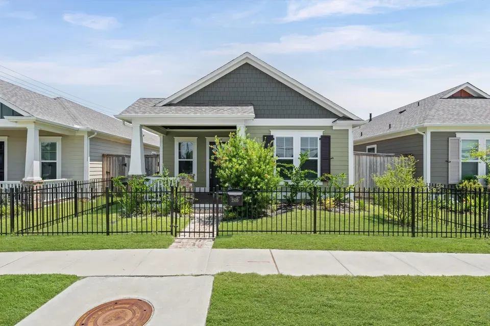 3 Bed 2 Bath Modern Contemporary Residence in Pearland, TX