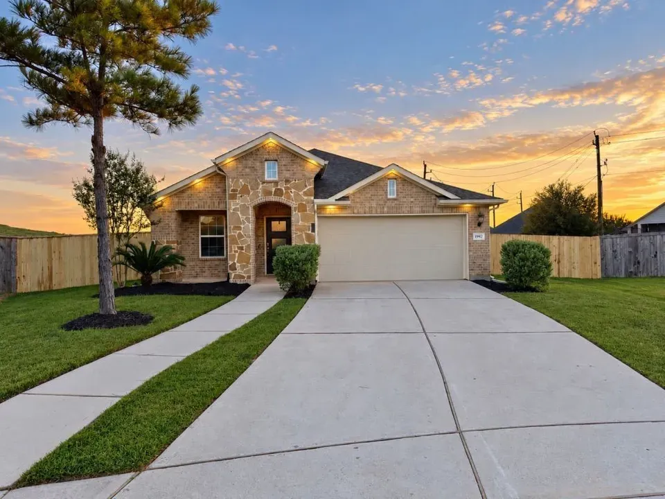 3 Bed 2 Bath Modern Contemporary Residence in Pearland, TX