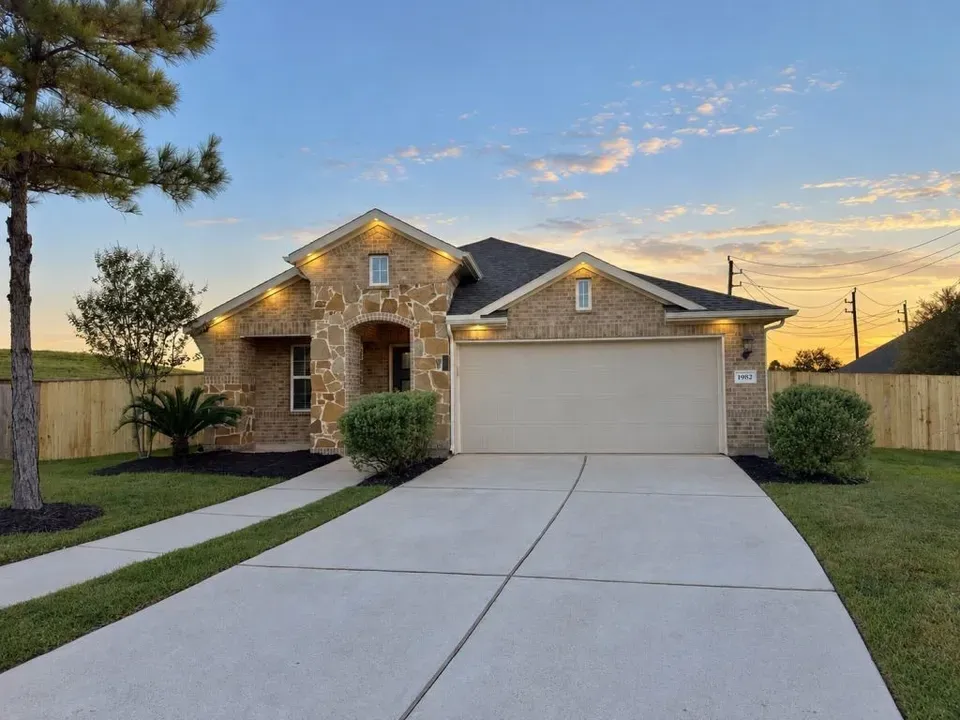 3 Bed 2 Bath Modern Contemporary Residence in Pearland, TX - 3