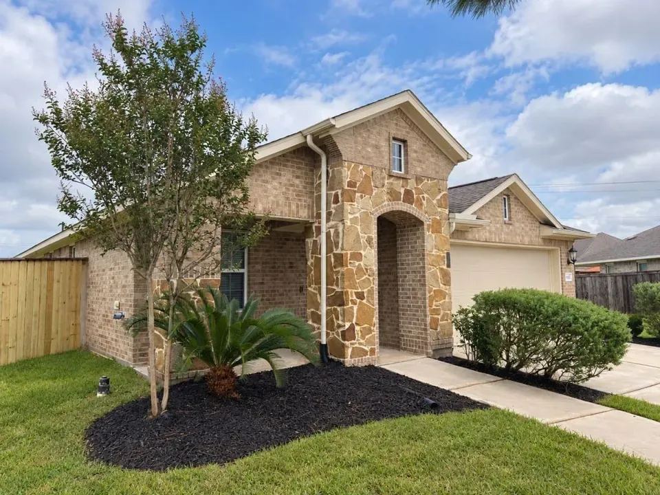 3 Bed 2 Bath Modern Contemporary Residence in Pearland, TX - 4