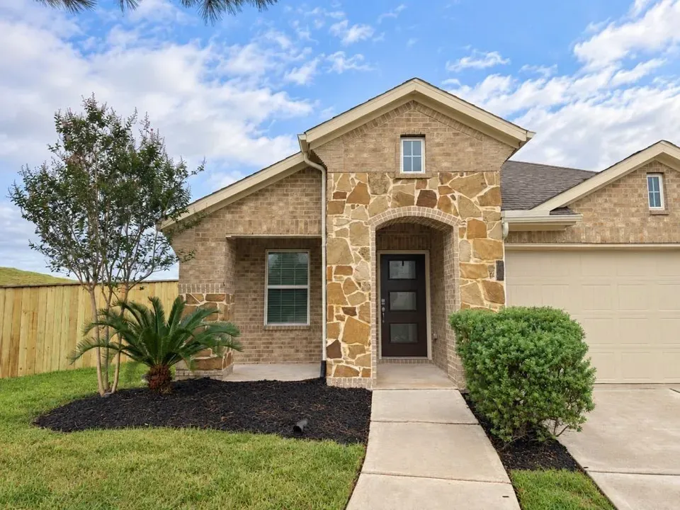 3 Bed 2 Bath Modern Contemporary Residence in Pearland, TX - 5