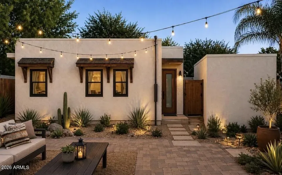 3 Bed 2 Bath Modern Contemporary Residence in Phoenix, AZ - 2