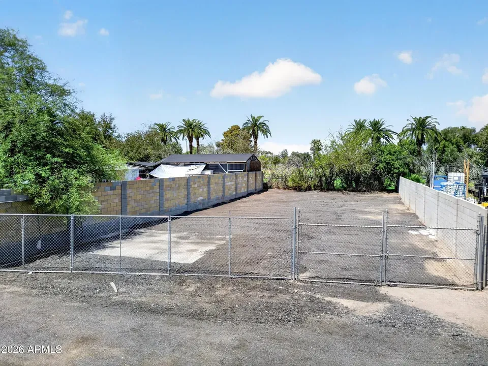 3 Bed 2 Bath Modern Contemporary Residence in Phoenix, AZ - 1