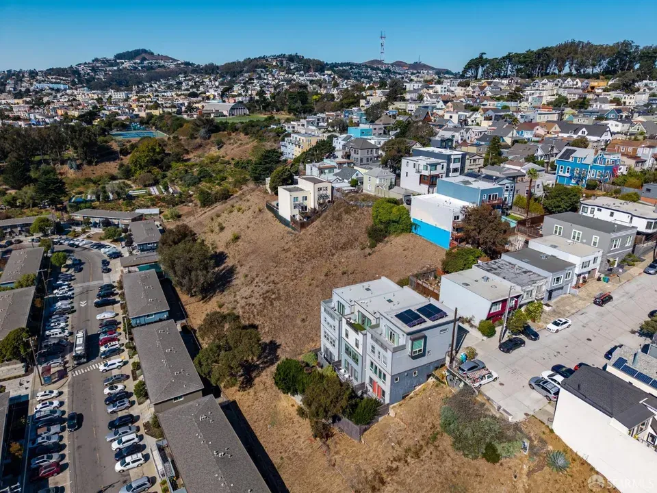 3 Bed 2 Bath Modern Contemporary Residence in San Francisco, CA - 2