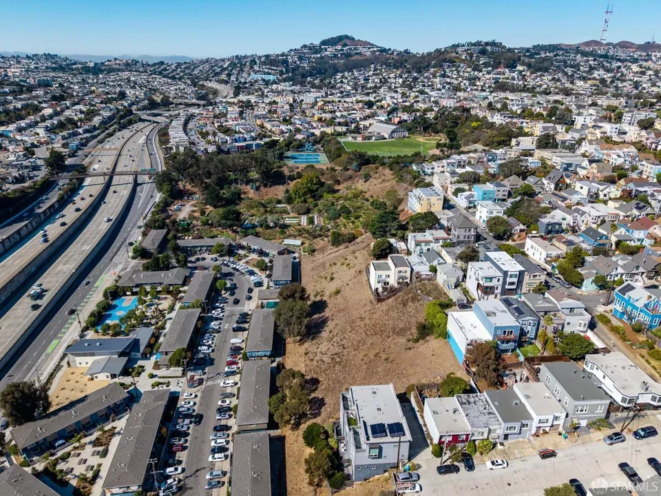 3 Bed 2 Bath Modern Contemporary Residence in San Francisco, CA - 3