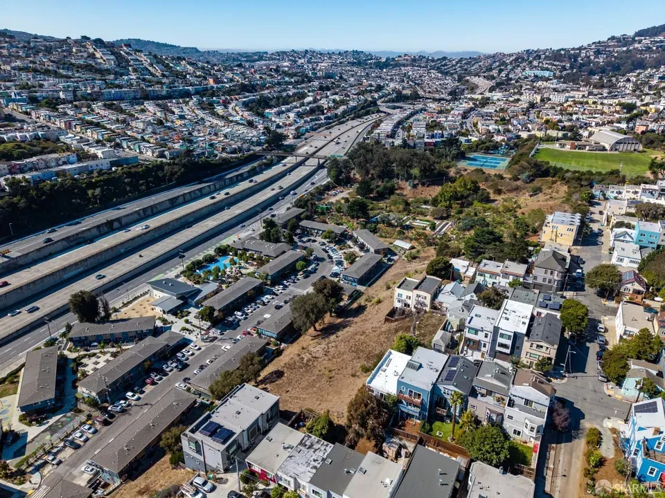 3 Bed 2 Bath Modern Contemporary Residence in San Francisco, CA - 4