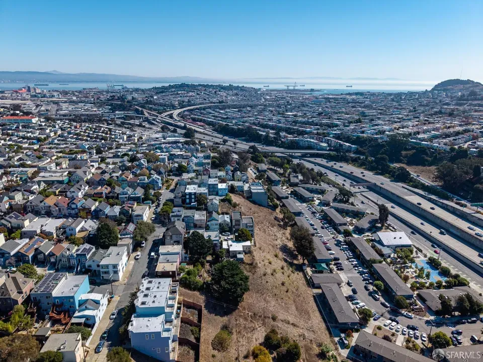3 Bed 2 Bath Modern Contemporary Residence in San Francisco, CA - 5