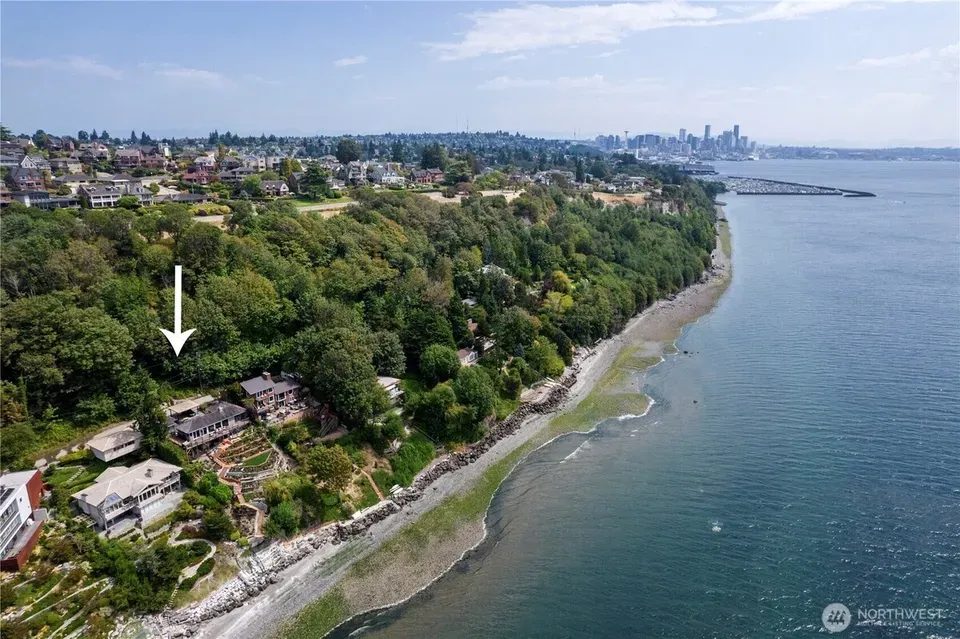 3 Bed 2 Bath Modern Contemporary Residence in Seattle, WA - 3